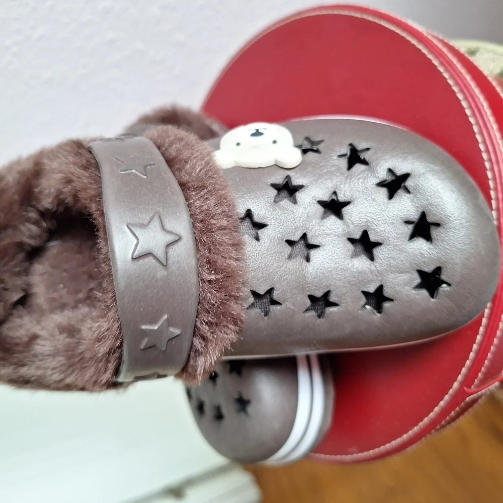 Brown Star Cutout Clogs with Fur Lining